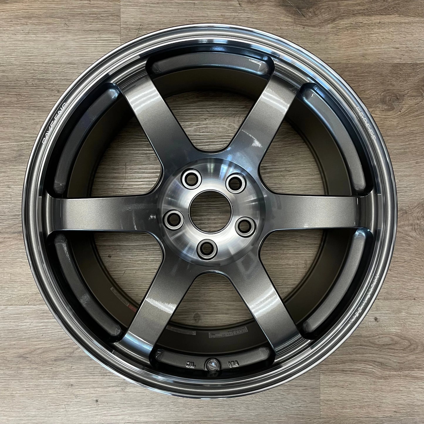 TE37 SAGA SL 17X9 +21 5X114.3 Pressed Graphite